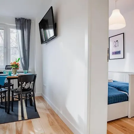 公寓 White Beds - For 6 People In The Center