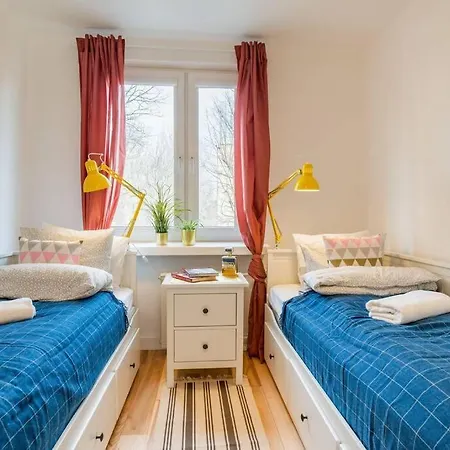 White Beds - For 6 People In The Center Lejlighed
