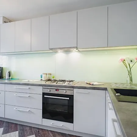 Διαμέρισμα White Beds - For 6 People In The Center